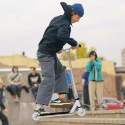 Aosom Stunt Scooter Pro Scooter Entry Level Freestyle Scooter w/ Lightweight Alloy Deck for 14 Years and Up Teens, Adults, White